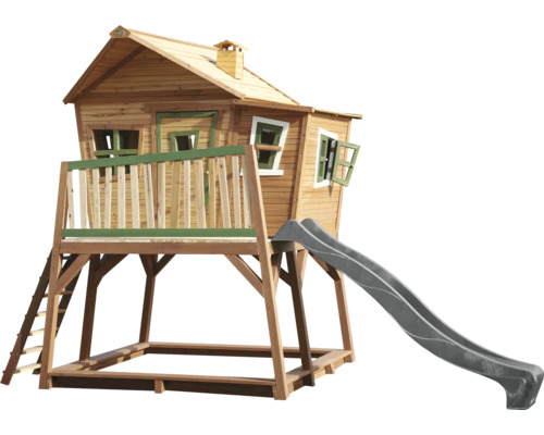 Dřevěný hrací domek se skluzavkou a žebříkem