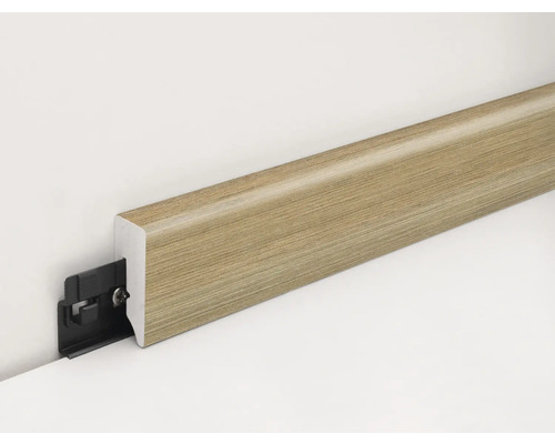 Soklová lišta s klipovým upevněním na stěnu.