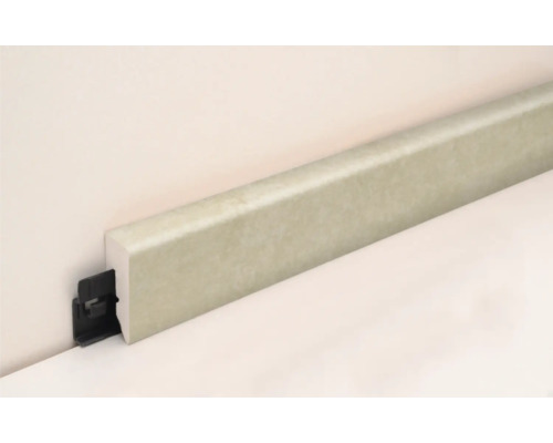 Plastová podlahová lišta s upevňovací sponou