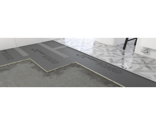 Podlaha koupelny s izolačními deskami SwissPor Board a dlaždicemi