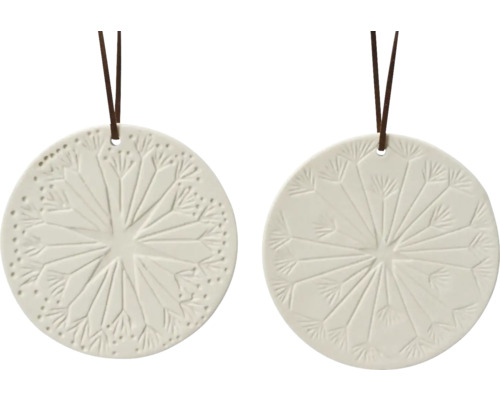 Dva keramické vonné přívěsky se šňůrkou a květinovým vzorem