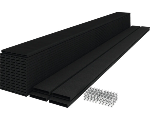 Stoh černých terasových prken se šrouby