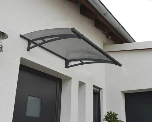 Stříška nad vchodovými dveřmi pro ochranu před povětrnostními vlivy