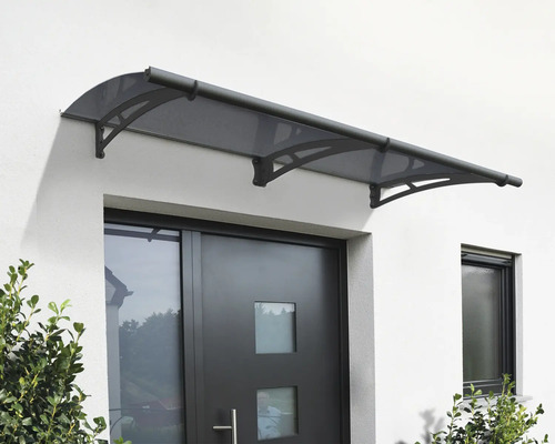 Plastová stříška nad vchodovými dveřmi