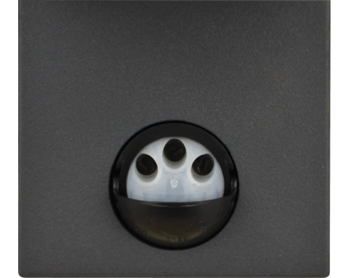 Detailní pohled na detektor pohybu