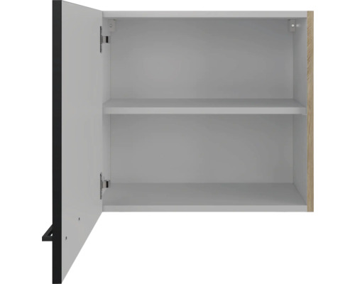 Otevřená závěsná skříňka s policemi