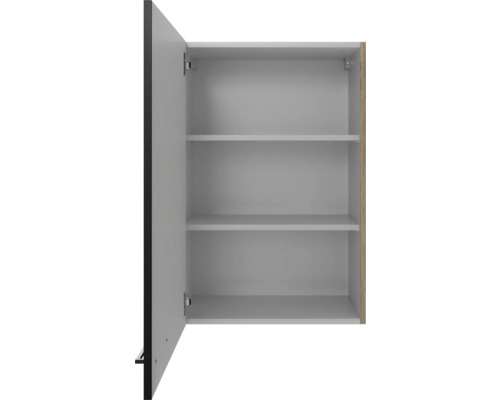 Otevřená nástěnná skříňka se třemi policemi