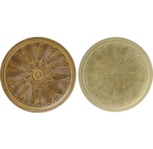 Dvě kulaté stropní rozety s motivem listů