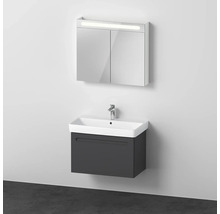 Koupelna s umyvadlovou skříňkou, umyvadlem a zrcadlovou skříňkou s osvětlením