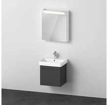 Koupelnová scéna s umyvadlovou skříňkou, umyvadlem na desku a zrcadlovou skříňkou s osvětlením