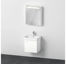 Koupelna s umyvadlovou skříňkou, umyvadlem a zrcadlovou skříňkou s osvětlením