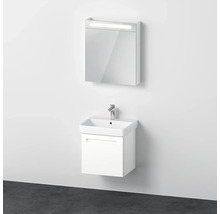 Koupelna s umyvadlem, spodní skříňkou a zrcadlovou skříňkou s osvětlením