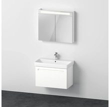 Koupelna s umyvadlovou skříňkou a zrcadlovou skříňkou s osvětlením