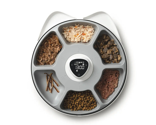 Automatický podavač krmiva pro domácí zvířata se šesti přihrádkami a digitálním zobrazením času.