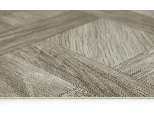 Detail vinylové podlahy se vzorem rybí kosti