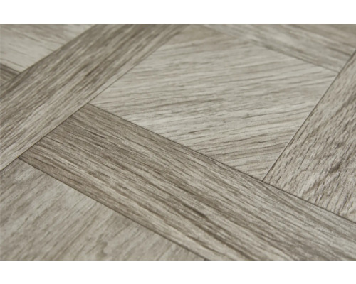 Detailní záběr vinylové podlahy s dřevěným vzorem a čtvercovým designem