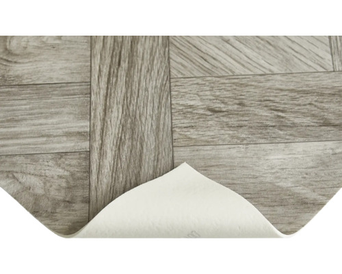 Vinylová podlaha se vzhledem dřeva s odlepeným rohem