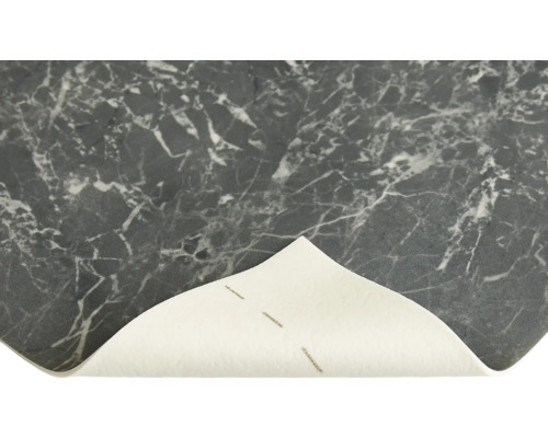 Detail vinylové podlahové dlaždice s mramorovým vzorem.