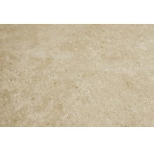 Detail béžové podlahové dlaždice s jemnou texturou