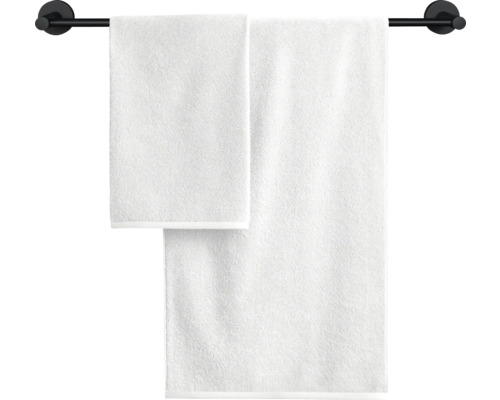 Ručník a osuška na držáku na ručníky