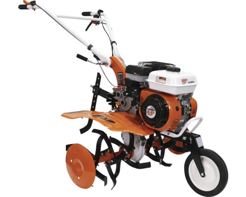 Motorová kypřič s koly a kultivačními noži pro úpravu půdy v zahradě.