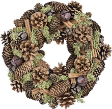 Dekorativní věnec z borových šišek, mechu, skořice a zvonků