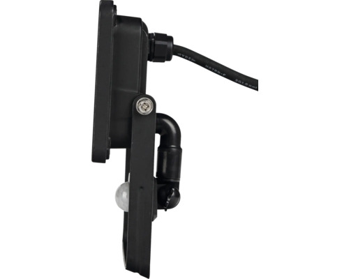 Boční pohled na černý LED reflektor s pohybovým senzorem a kabelovým připojením