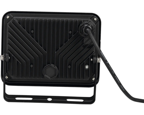 Pohled zezadu na LED reflektor s chladicími žebry a kabelovým připojením