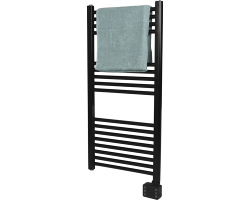 Černý sušák na ručníky s ručníkem