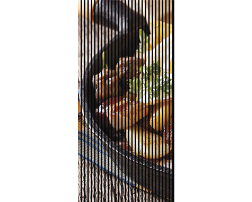 Designový akustický panel DIGI05Q 1133x19x2400 mm Jídlo z pánve s masem, bramborami a volským okem na rustikálním dřevěném stole.