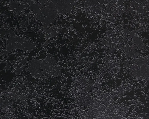 Hrana do těsnící lišty PVC Polyform 34 x 4100 mm rusty černá Detail černého texturovaného povrchu.