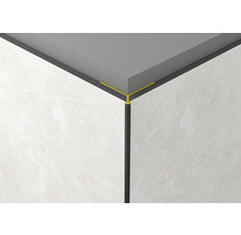 Roh s obklady, obkladovou lištou a soklovou lištou