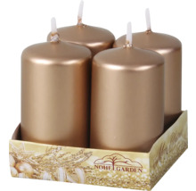 Čtyři zlaté svíčky v balení.