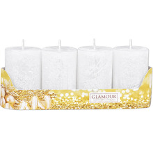 Čtyři bílé sloupové svíčky ve zlatém balení na Vánoce.