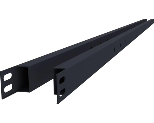 Dvě montážní lišty profilu U s montážními otvory pro montáž do racku.