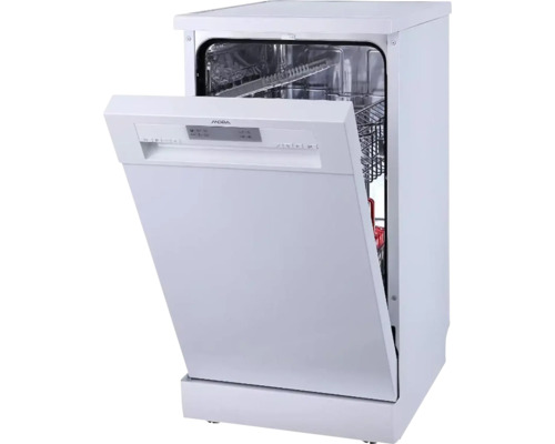 Myčka na nádobí s otevřenými dvířky