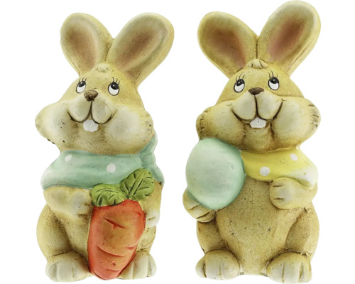 Dvě figurky zajíčků s mrkví a velikonočním vajíčkem jako dekorace