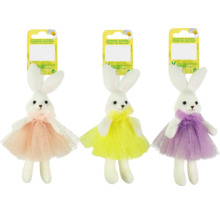 Tři figurky velikonočního zajíčka s tylovými sukýnkami jako dekorace