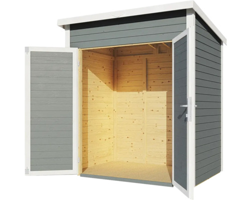 Otevřená šedá dřevěná zahradní kůlna pro skladování zahradního nářadí