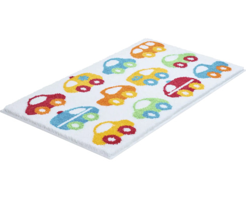 Bílý koberec s barevnými motivy aut