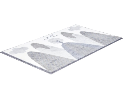 Koberec s horským vzorem a motivem stromu