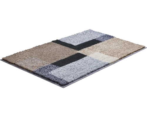 Koberec s geometrickým vzorem