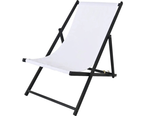 Lehátko s bílým potahem a tmavým dřevěným rámem