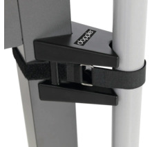 Detailní pohled na držák slunečníků Doppler s upevňovacím popruhem