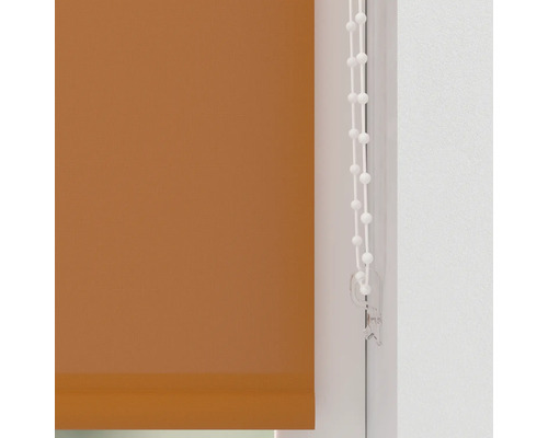 Oranžová roleta s řetízkovým ovládáním