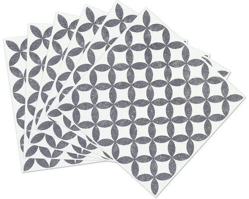 Několik papírových ubrousků se vzorem