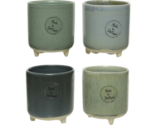 Obal na květináč kameninový 7,5 x 7,5 x 8,5 cm, různé barvy Čtyři keramické květináče s nožičkami a nápisem ''Vyrobeno v Portugalsku''.