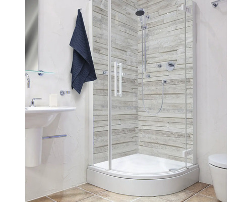 Koupelna se sprchou, umyvadlem a toaletou