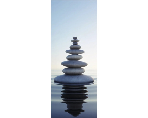 Naskládané kameny ve vodě