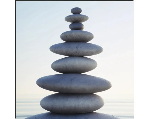 Hromada kulatých kamenů